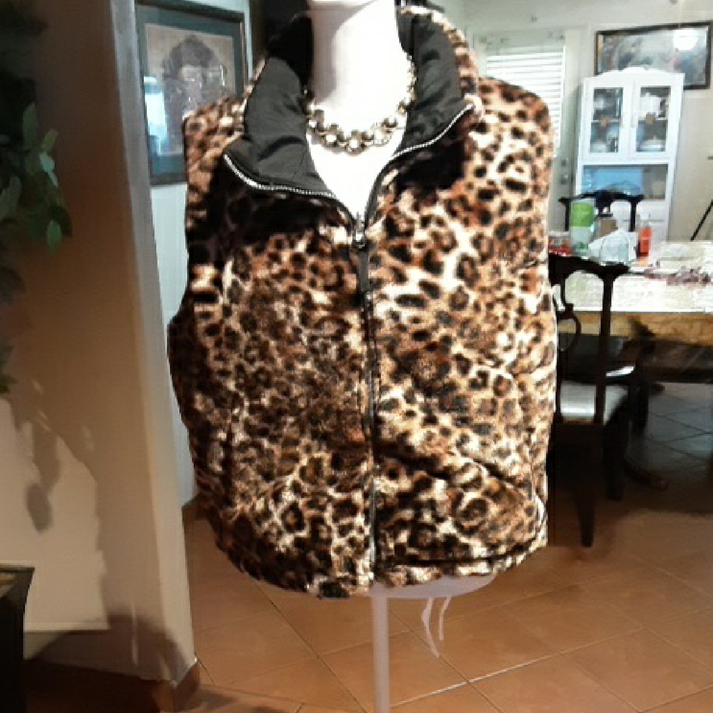 Derek Heart Leopard Print Teddy Reversible Vest